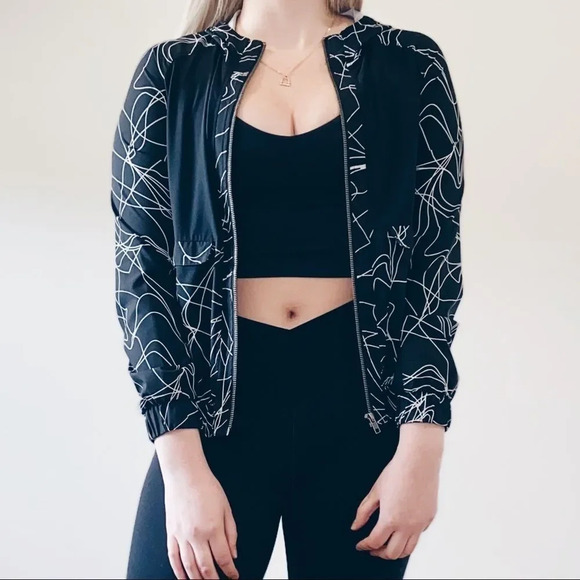 Fabletics Jiae Abstract Geometric Print Jacket - Picture 4 of 9
